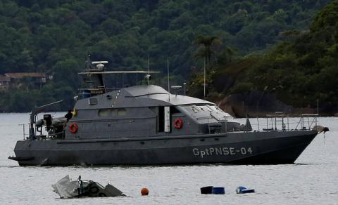 A Navy ship is seen near the wreckage from a plane, which crashed with Brazilian Supreme Court Justice Teori Zavascki, who was overseeing a graft investigation into scores of powerful politicians, in Paraty, Rio de Janeiro state, Brazil, January 20, 2017. PHOTO BY REUTERS/Bruno Kelly