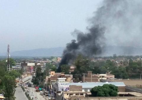 Smoke rises from the site of a blast and gunbattle between Afghan security forces and a handful of militants in Jalalabad city, Afghanistan, May 13, 2018. PHOTO BY REUTERS/Parwiz