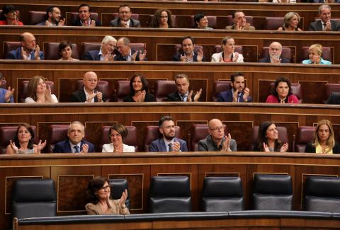 Socialist deputies applaud after winning the vote in parliament on the Socialist's government's plans to exhume the remains of former dictator Francisco Franco from the giant mausoleum at "The Valley of the Fallen", in Madrid, Spain, September 13, 2018. PHOTO BY REUTERS/Sergio Perez
