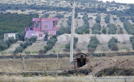 A Turkish soldier stands guard at the Turkish-Syrian border in Karkamis, bordering with the Islamic State-held Syrian town of Jarablus, in Gaziantep province, Turkey, August 1, 2015. PHOTO BY REUTERS/Murad Sezer