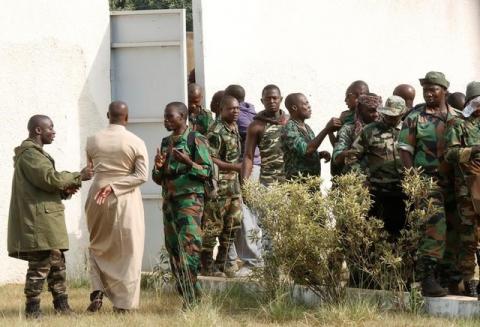 Mutinous soldiers arrive to speak with Ivory Coast's Minister of Defense Alain-Richard Donwahi in Bouake, Ivory Coast, January 7, 2017. PHOTO BY REUTERS/Thierry Gouegnon