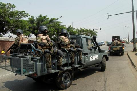 Soldiers of Ivory Coast presidential guard patrol as they arrive at the port of Abidjan, Ivory Coast, January 18, 2017. PHOTO BY REUTERS/Luc Gnago