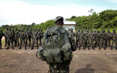 Brazilian Army soldiers are seen at the border with Colombia during a training to show efforts to step up security along borders, in Vila Bittencourt, Amazon State, Brazil, January 18, 2017. PHOTO BY  REUTERS/Adriano Machado