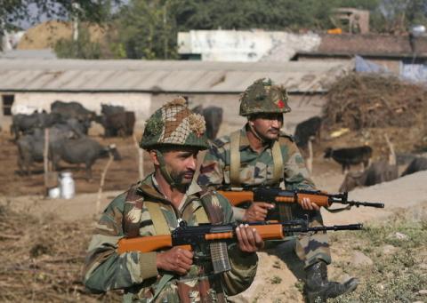 Indian army soldiers stand guard near the Indian Air Force (IAF) base at Pathankot in Punjab, India, January 3, 2016. PHOTO BY REUTERS/Mukesh Gupta