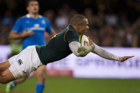 South Africa's Bryan Habana scores
