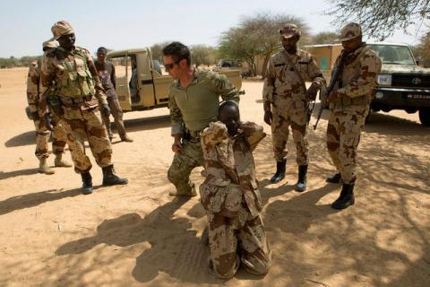 A U.S. special forces soldier demonstrates how to detain a suspect during Flintlock 2014, a U.S.-led international training mission for African militaries, in Diffa, Niger, March 4, 2014. PHOTO BY REUTERS/Joe Penney