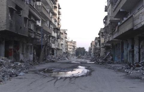 A general view shows a deserted street filled with debris of damaged buildings in Deir al-Zor March 5, 2014. PHOTO BY REUTERS/Stringer