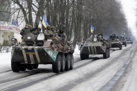 Members of the Ukrainian armed forces drive armored vehicles in the town of Volnovakha, eastern Ukraine, January 18, 2015. PHOTO BY REUTERS/Alexander Ermochenko