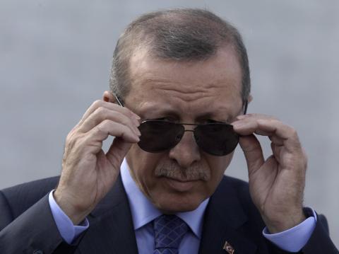 Turkey's President Recep Tayyip Erdogan adjusts his sunglasses before a wreath-laying ceremony at the Jose Marti monument in Havana, February 11, 2015. PHOTO BY REUTERS/Enrique De La Osa