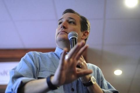 U.S. Republican presidential candidate Ted Cruz speaks at a Pizza Ranch restaurant while campaigning in Pocahontas, Iowa, January 7, 2016. PHOTO BY REUTERS/Mark Kauzlarich