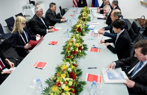 US Secretary of State Rex Tillerson (2ndL), Russia's Foreign Minister Sergei Lavrov (3rdR) and others wait for the start of a meeting at the World Conference Center in Bonn, Germany, February 16, 2017. PHOTO BY REUTERS/Brendan Smialowski