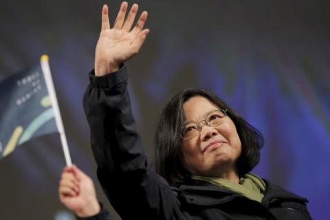 Tsai Ing-wen waves to supporters as they celebrate her election victory at the party's headquarters in Taipei, Taiwan, January 16, 2016. PHOTO BY REUTERS/Damir Sagolj