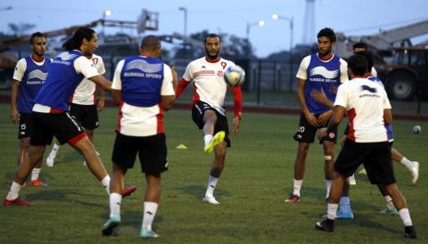 Tunisia's soccer team players attend a training session in Bata, January 24, 2015. PHOTO BY REUTERS/Amr Abdallah Dalsh