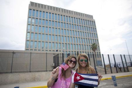 Emily O'Connell (L), 24, and Jordan Gaddis, U.S. citizens on an educational exchange program, pose for photos in front of the U.S embassy in Havana, August 11, 2015. PHOTO BY REUTERS/Alexandre Meneghini