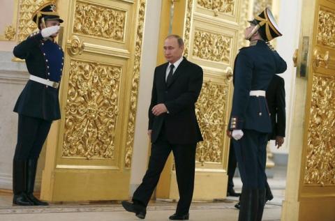 Russia's President Vladimir Putin walks past honor guards as he attends a ceremony to receive diplomatic credentials from foreign ambassadors at the Kremlin in Moscow, Russia, November 26, 2015. PHOTO BY REUTERS/Sergei Ilnitsky