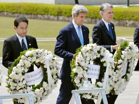 U.S. Secretary of State John Kerry (2nd L) prepares to lay a wreath at the cenotaph with Japan's Foreign Minister Fumio Kishida (L), Britain's Foreign Minister Philip Hammond and other fellow G7 foreign ministers at Hiroshima Peace Memorial Park and Museum in Hiroshima, Japan, April 11, 2016. PHOTO BY REUTERS/Kyodo