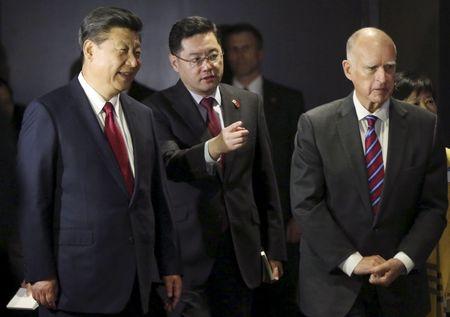 Chinese President Xi Jinping (L) and California Governor Jerry Brown (R) stand near each other before a forum for U.S. and Chinese governors on the first day of Xi's trip to Seattle, Washington, September 22, 2015. PHOTO BY REUTERS/Bettina Hansen