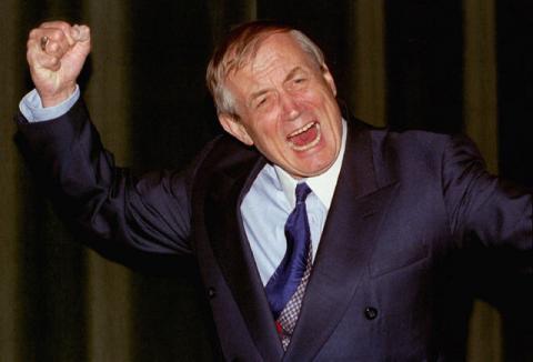 Russian poet Yevgeny Yevtushenko puts his heart into a recital of his poem "Babi Yar," an impassioned attack on anti-semitism, during a reading at Dartmouth College in Hanover, New Hampshire, November 12, 1993. PHOTO BY REUTERS/Jim Bourg
