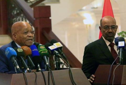 Sudan's President Omar al-Bashir (R) and his South African counterpart Jacob Zuma address a joint news conference at the Palace in Khartoum February 1, 2015. PHOTO BY REUTERS/ Mohamed Nureldin Abdallah