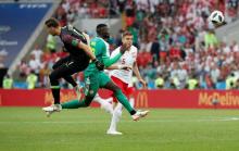 Poland's Wojciech Szczesny and Jan Bednarek in action with Senegal's M'Baye Niang. PHOTO BY REUTERS/Christian Hartmann