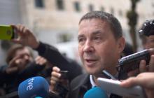 Arnaldo Otegi, leader of Basque nationalist party Sortu, talks to the press before a joint declaration by political parties and trade unions in favour of planned disarmament by armed Basque group ETA, in Bilbao, northern Spain, April 5, 2017. PHOTO BY REUTERS/Vincent West