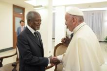 Pope Francis greets Kofi Annan during a private audience at the Vatican, November 6, 2017. PHOTO BY RUTERS/Osservatore Romano