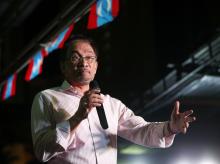 Malaysia's opposition leader Anwar Ibrahim speaks at a rally on the eve of the verdict in his final appeal against a conviction for sodomy in Kuala Lumpur, February 9, 2015. PHOTO BY REUTERS/Olivia Harris