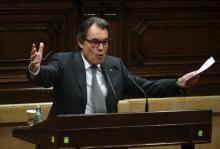 Catalan acting President Artur Mas addresses members of parliament during an election session for the new president in the Catalan regional parliament in Barcelona, Spain, November 12, 2015. PHOTO BY REUTERS/Albert Gea