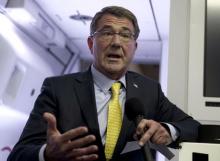 U.S. Defense Secretary Ash Carter talks with members of the media on a military aircraft en route to Amman, Jordan, after departing Jeddah, Saudi Arabia, July 22, 2015. PHOTO BY REUTERS/Carolyn Kaster