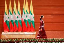 Myanmar State Counselor Aung San Suu Kyi walks off the stage after delivering a speech to the nation over Rakhine and Rohingya situation, in Naypyitaw, Myanmar, September 19, 2017. PHOTO BY REUTERS/Soe Zeya Tun