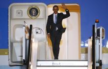 U.S. President Barack Obama walks down the steps of Air Force One as he arrives at Stansted Airport near London, Britain, April 21, 2016. PHOTO BY REUTERS/Peter Nicholls