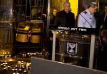 Israeli Prime Minister Benjamin Netanyahu (C) walks with police commissioner Roni Alsheich during a visit to the scene of a shooting incident in Tel Aviv, Israel, January 2, 2016. PHOTO BY REUTERS/Heidi Levine