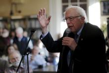 U.S. Democratic presidential candidate and U.S. Senator Bernie Sanders speaks to supporters during an off the schedule campaign stop at Portsmouth Book and Bar in Portsmouth, New Hampshire, December 15, 2015. PHOTO BY REUTERS/Brian Snyder