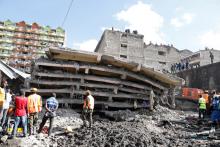 People watch as rescue teams search the scene where a building collapsed in Nairobi, Kenya, December 6, 2019. PHOTO BY REUTERS/Baz Ratner