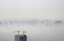 A building under construction is seen amidst smog on a polluted day in Shenyang, Liaoning province, November 21, 2014. PHOTO BY REUTERS/Jacky Chen