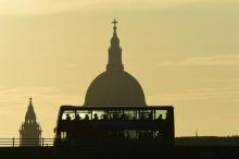 A bus carries commuters as it travels over Waterloo Bridge in London, Britain, June 24, 2016. PHOTO BY REUTERS/Toby Melville