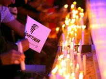 People light candles during a candlelight vigil for the victims of EgyptAir flight 804, at the Cairo Opera house in Cairo, Egypt May 26, 2016. PHOTO BY REUTERS/Mohamed Abd El Ghany