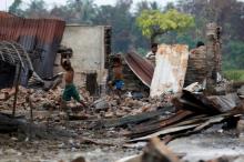 Children recycle goods from the ruins of a market which was set on fire at a Rohingya village outside Maugndaw in Rakhine state, Myanmar, October 27, 2016. PHOTO BY REUTERS/Soe Zeya Tun