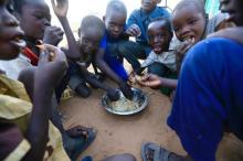 Displaced children eat as they break their fast during Ramadan in Abo Shouq camp at Al Fashir in North Darfur, Sudan, June 15,2017. PHOTO BY REUTERS/Mohamed Nureldin Abdallah
