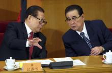 China's President Jiang Zemin (L) talks with top lawmaker Li Peng, Chairman of the National People's Congress, during the opening ceremony of the Chinese People's Political Consultative Conference (CPPCC)