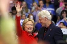 U.S. Democratic presidential candidate Hillary Clinton (L) waves after being introduced onto the stage by husband, former U.S. President Bill Clinton, during a campaign rally at Washington High School in Cedar Rapids, Iowa, January 30, 2016. PHOTO BY REUTERS/Adrees Latif
