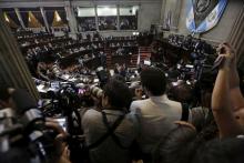 Members of the media await a vote by the congress to decide if Guatemalan President Otto Perez Molina is to be stripped of his presidential immunity, in Guatemala City, September 1, 2015. PHOTO BY REUTERS/Jorge Dan Lopez