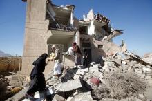 People salvage items from the wreckage of a house destroyed by a Saudi-led air strike on the outskirts of Sanaa, Yemen, November 13, 2016. PHOTO BY REUTERS/Mohamed al-Sayaghi