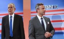 Presidential candidates Norbert Hofer of the Freedom Party (FPOe) and Alexander Van der Bellen (L) who is supported by the Greens party, take part in a TV debate after the Austrian presidential election in Vienna, Austria, May 22, 2016. PHOTO BY REUTERS/Heinz-Peter Bader