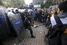 Demonstrators are stopped by the police during a protest against Ankara bombings, in Istanbul, Turkey, October 13, 2015. PHOTO BY REUTERS/Osman Orsal