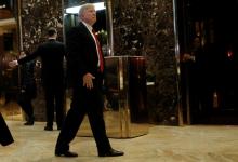 U.S.President-elect Donald Trump makes an appearance in the lobby at Trump Tower in New York, U.S., January 13, 2017. PHOTO BY REUTERS/Mike Segar