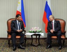 Russian President Vladimir Putin and Philippine President Rodrigo Duterte attend a meeting on the sidelines of the Asia-Pacific Economic Cooperation (APEC) Summit in Lima, Peru, November 19, 2016. PHOTO BY REUTERS/Mikhail Klimentyev