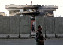 Afghan policemen stand guard outside the Iraqi embassy after an attack in Kabul, Afghanistan, July 31, 2017. PHOTO BY REUTERS/Mohammad Ismail