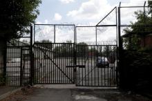 A U.S. embassy car is seen through the gate at the entrance to the U.S. embassy warehouse building in the south of Moscow, Russia, August 1, 2017. PHOTO BY REUTERS/Tatyana Makeyeva