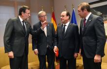 (L-R) Spanish Prime Minister Mariano Rajoy Brey, European Commission President Jean-Claude Juncker, French President Francois Hollande and Portuguese Prime Minister Pedro Passos Coelho meet European Union leaders summit in Brussels, December 18, 2014. PHOTO BY REUTERS/Emmanuel Dunand